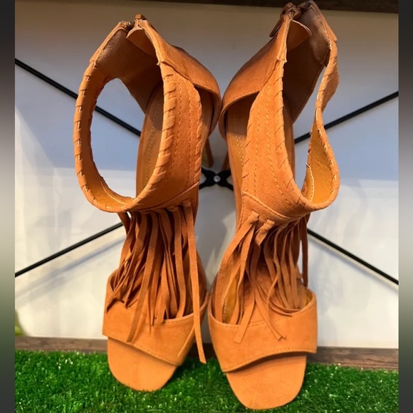 Fringe Suede Heels with back zipper - Picture 7 of 7